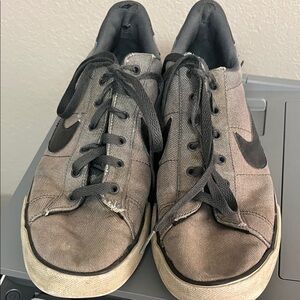 Nike Men's Black and Gray Sneakers